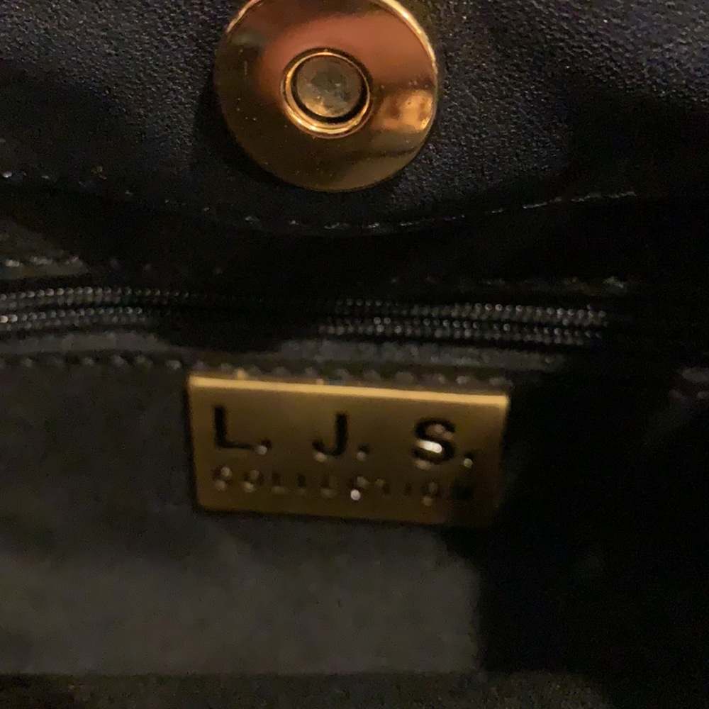 Beautiful L.J.S. Collection crossbody - Picture 2 of 3